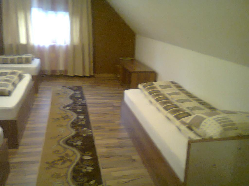 Cabana Suvenirurilor Скерішоара Номер фото